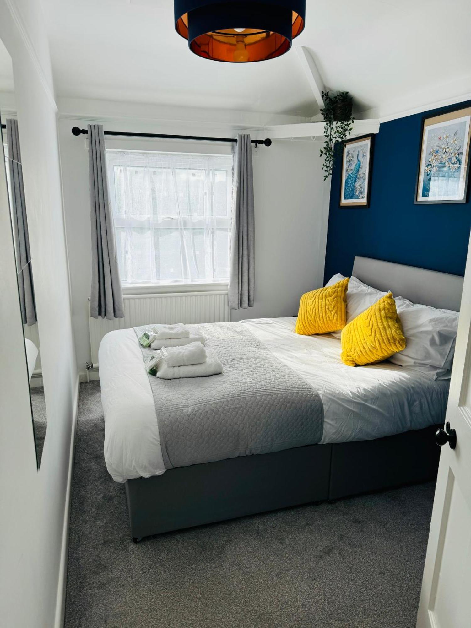 Chic 5 Bedroom House With Private Parking & Garden Bristol Bagian luar foto