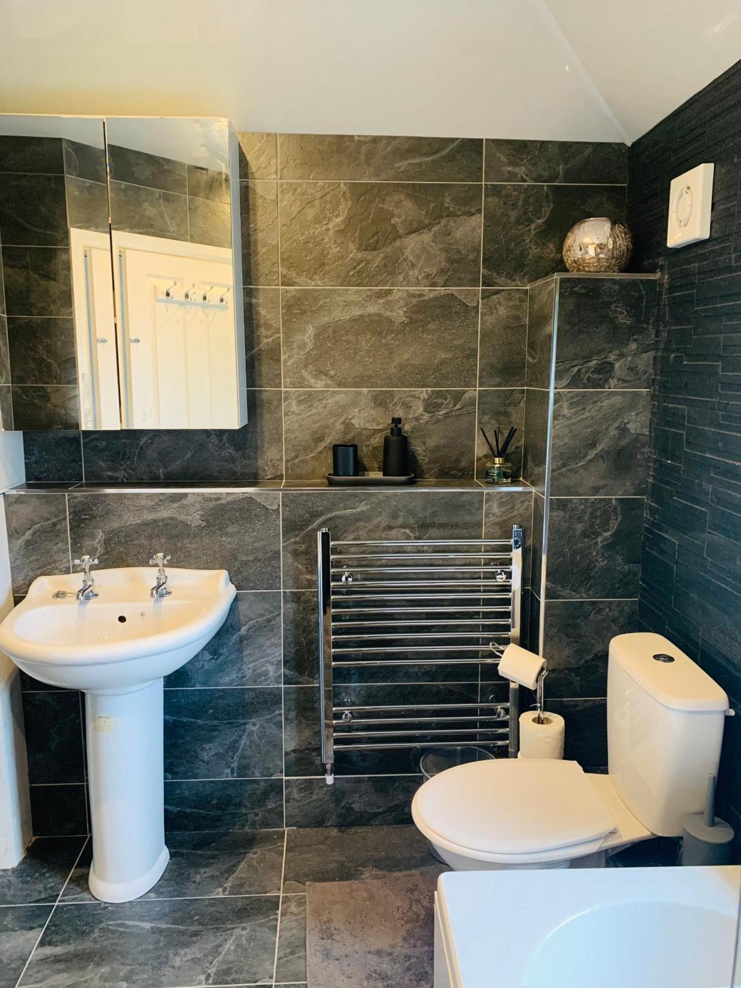 Chic 5 Bedroom House With Private Parking & Garden Bristol Bagian luar foto