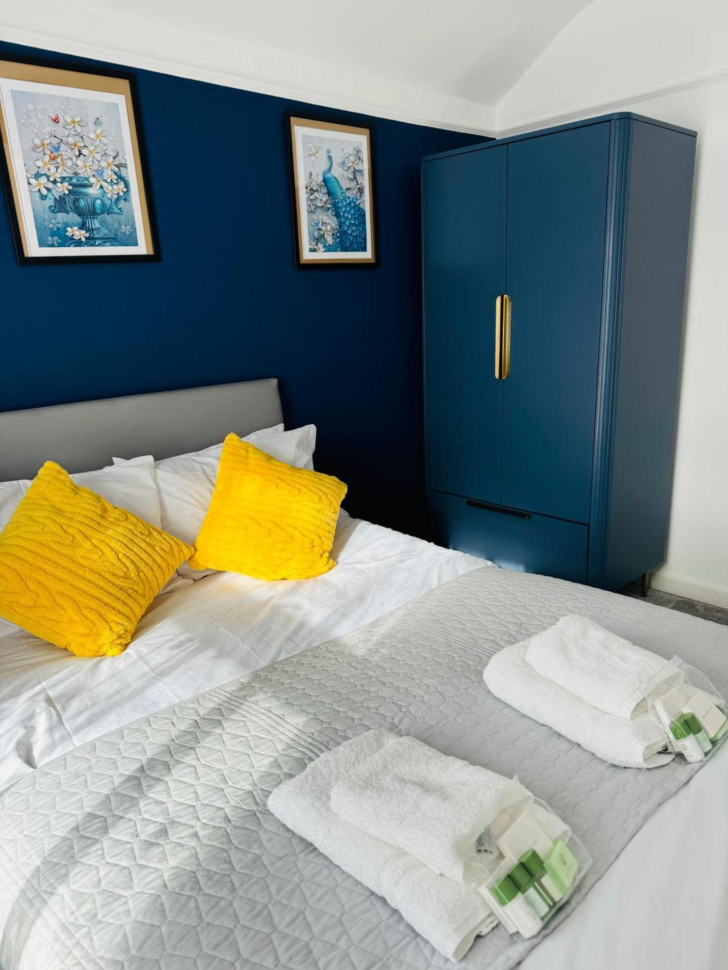 Chic 5 Bedroom House With Private Parking & Garden Bristol Bagian luar foto