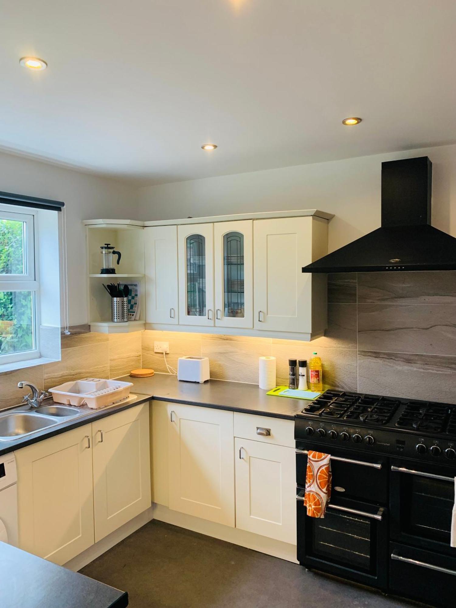 Chic 5 Bedroom House With Private Parking & Garden Bristol Bagian luar foto