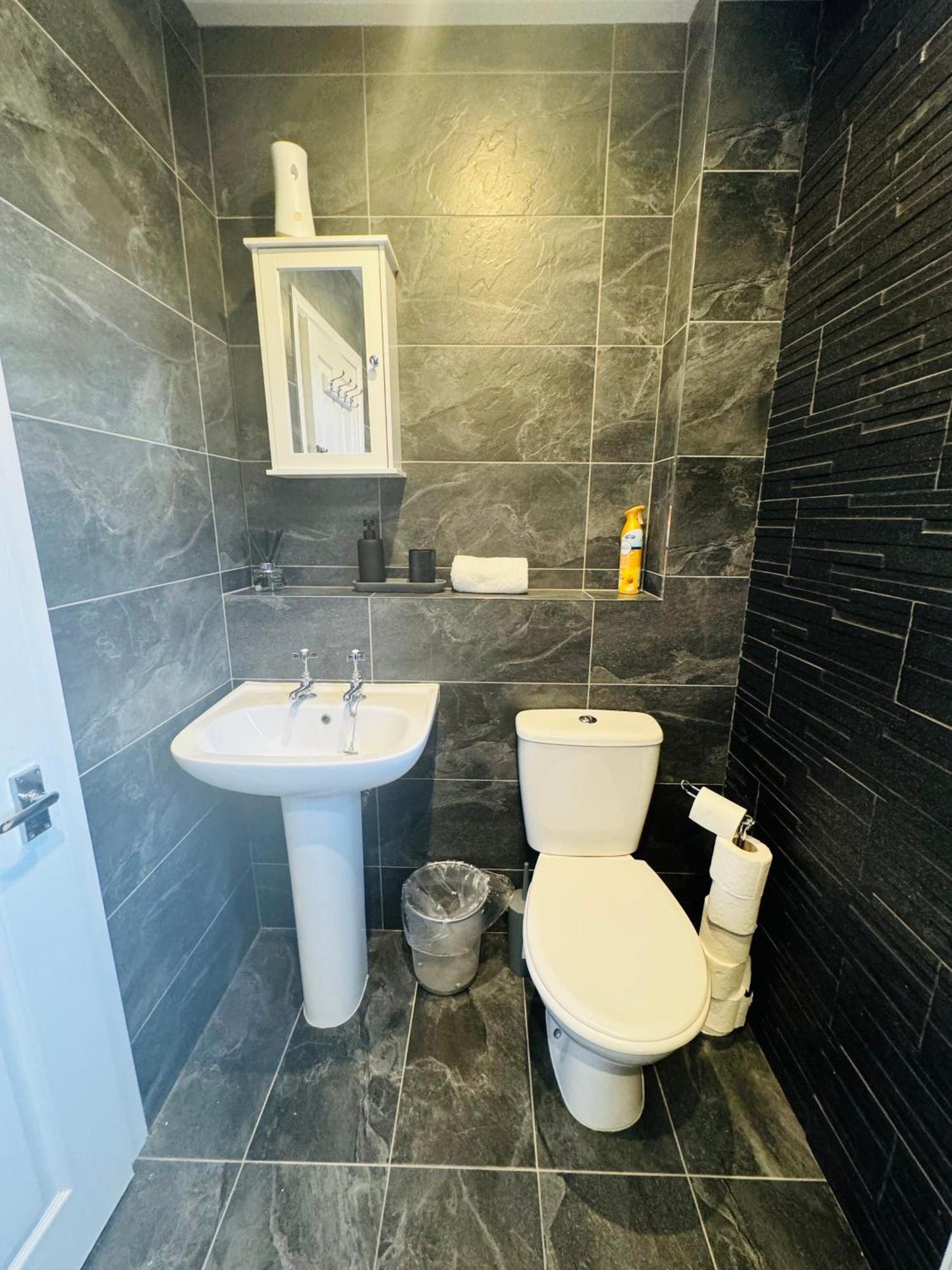 Chic 5 Bedroom House With Private Parking & Garden Bristol Bagian luar foto